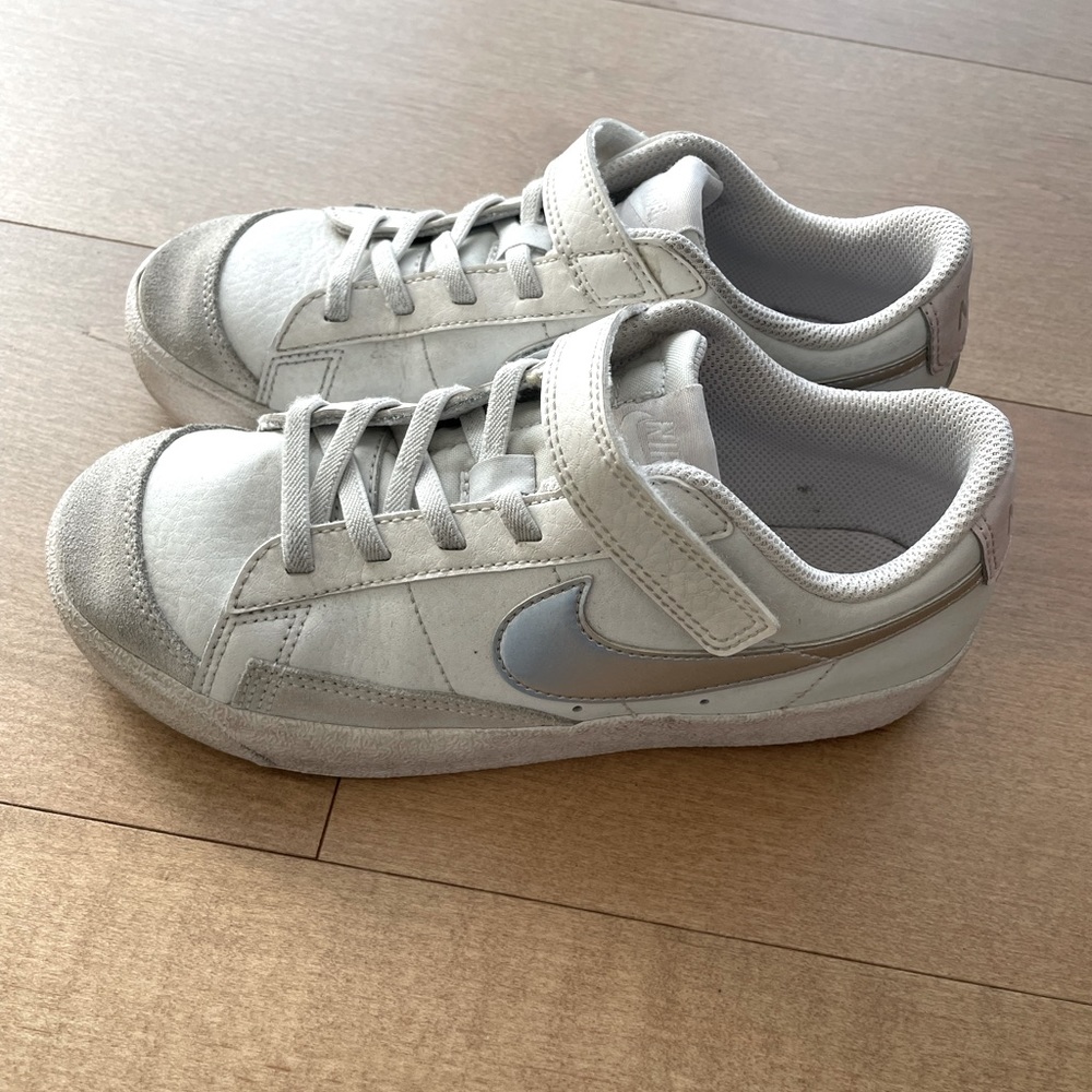 Nike Blazer low ‘77 Youth size 2.5